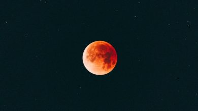 Почему нельзя очень долго смотреть на Луну