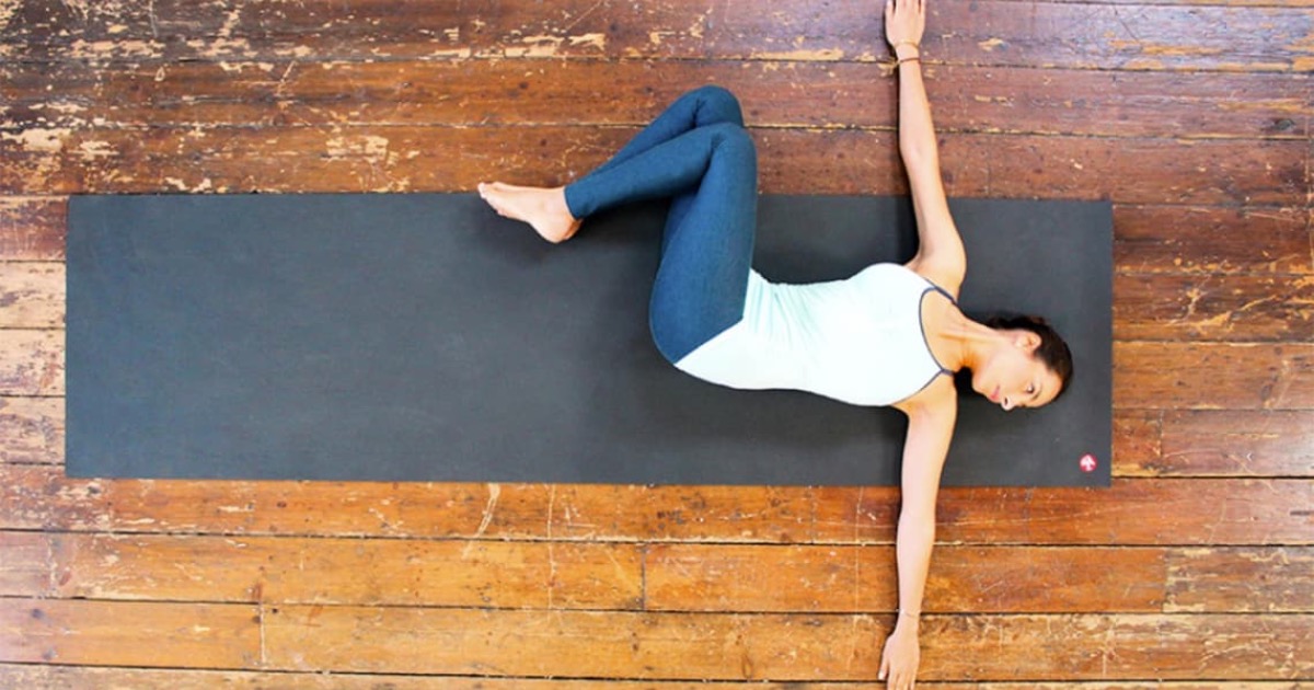Йога против бессонницы: 6 вечерних упражнений, которые помогут расслабить тело и успокоить ум